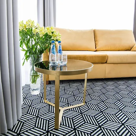 Ξενοδοχείο Platinum Boutique 4*